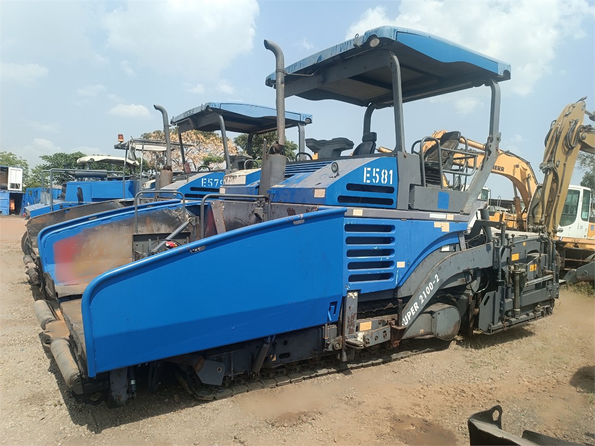 E-581 Crawler Asphalt Paver 2100-2TV