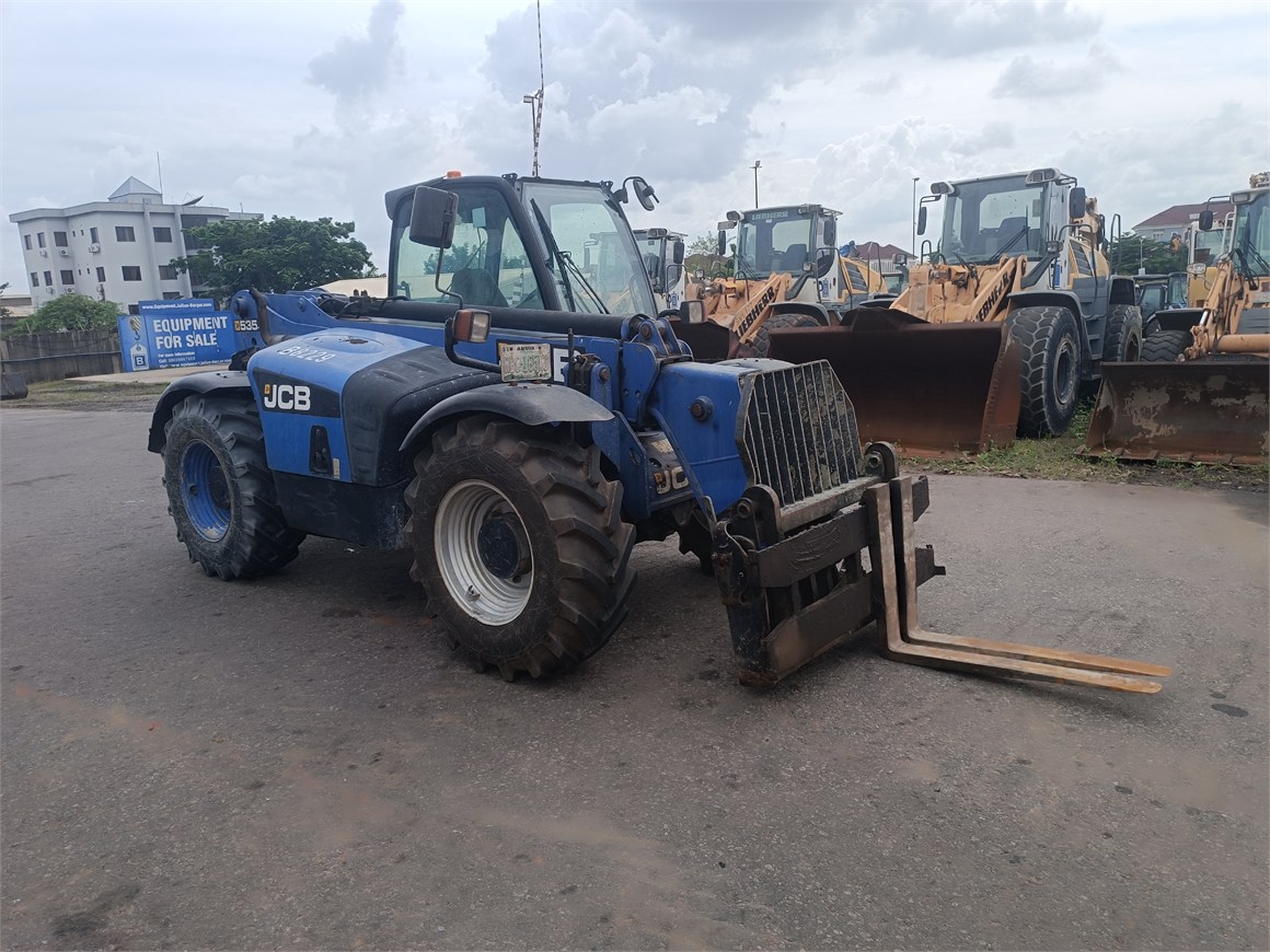 B-8229 RT Telescopic Forklift 535-95