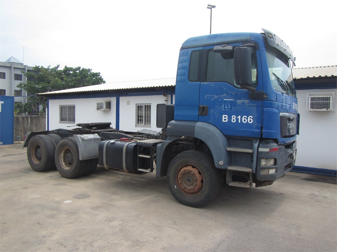 B-8166 Truck Tractor Semi-Trailer 33.480 6x4