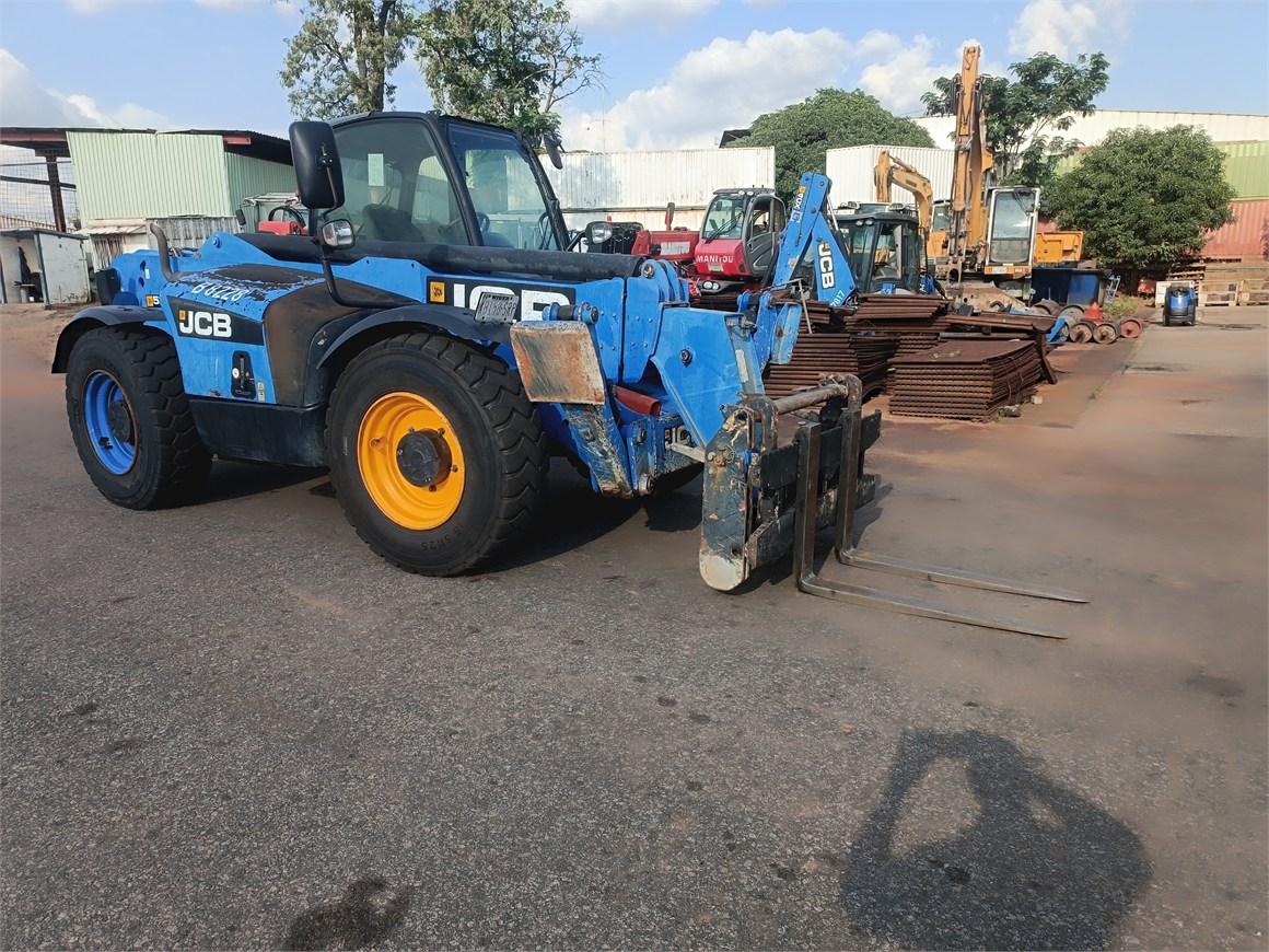 B-8228 RT Telescopic Forklift 535-125