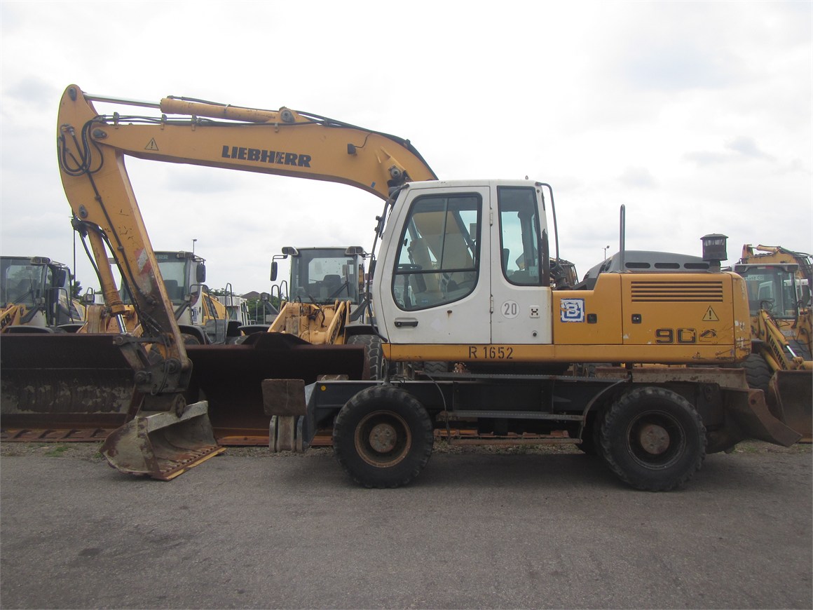 R-1652 EM Wheel Excavator A904C 1.1m³