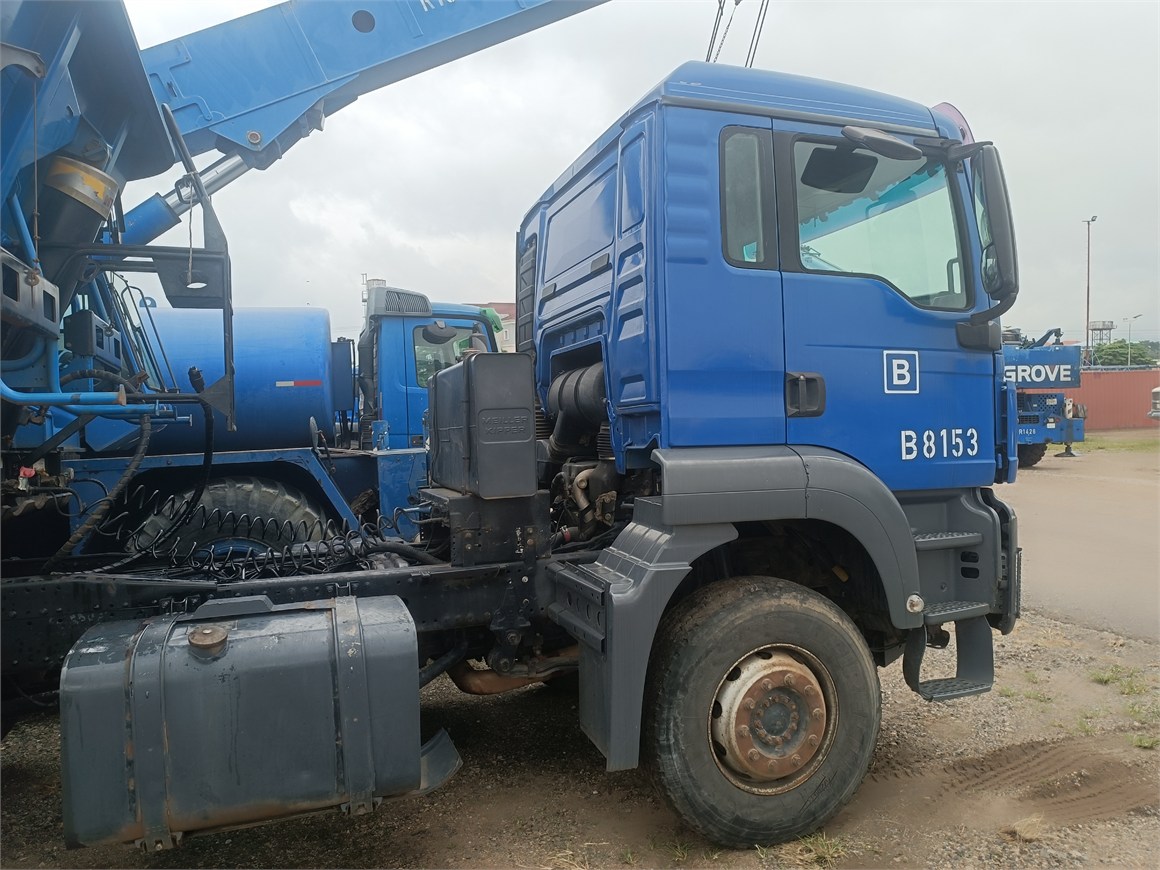 B-8153 Truck Tractor Semi-Trailer 33.480 6x4