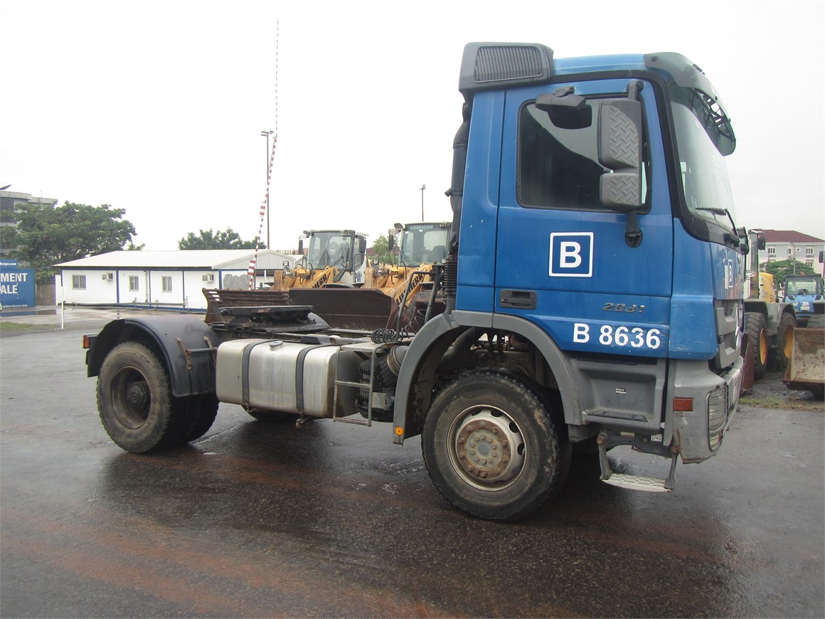 B-8636 Truck Tractor Semi-Trailer 2031 4x2