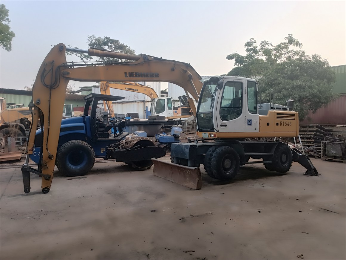 R-1548 EM Wheel Excavator A904C 1.1m³