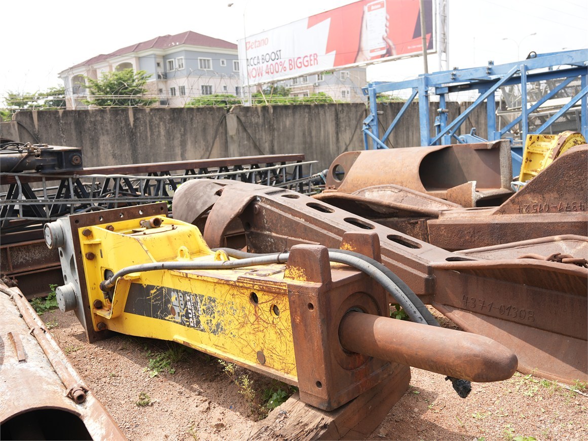 C-2766 Demolition Hammer HB4700 45 - 80to.