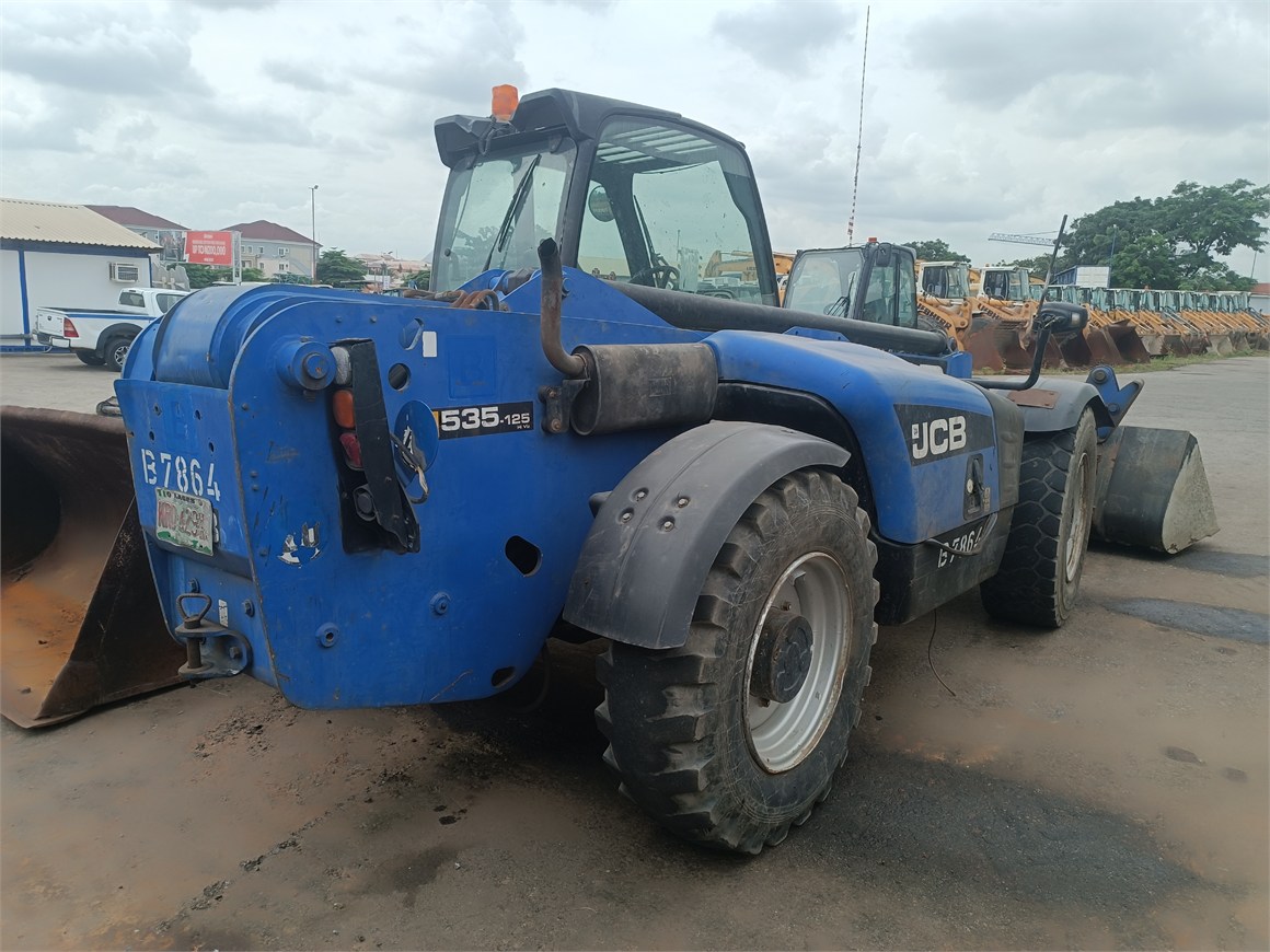 B-7864 RT Telescopic Forklift 535-125