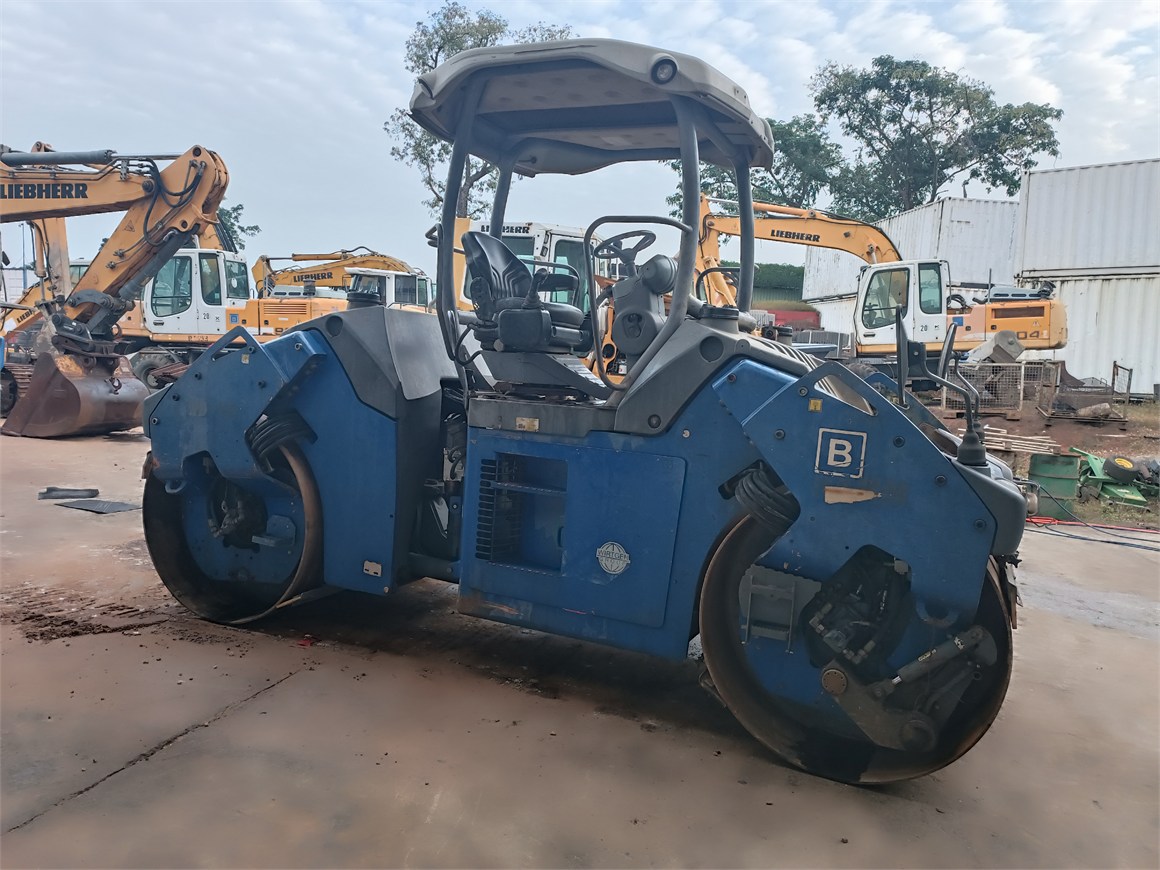 C-2657 Asphalt Tandem Vibration Roller 9,8to. HD90VV-S