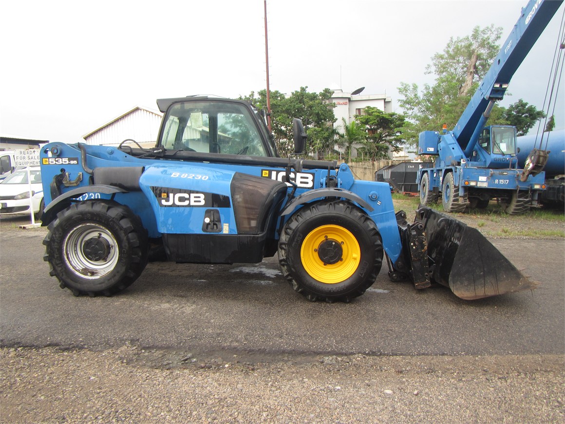 B-8230 RT Telescopic Forklift 535-95