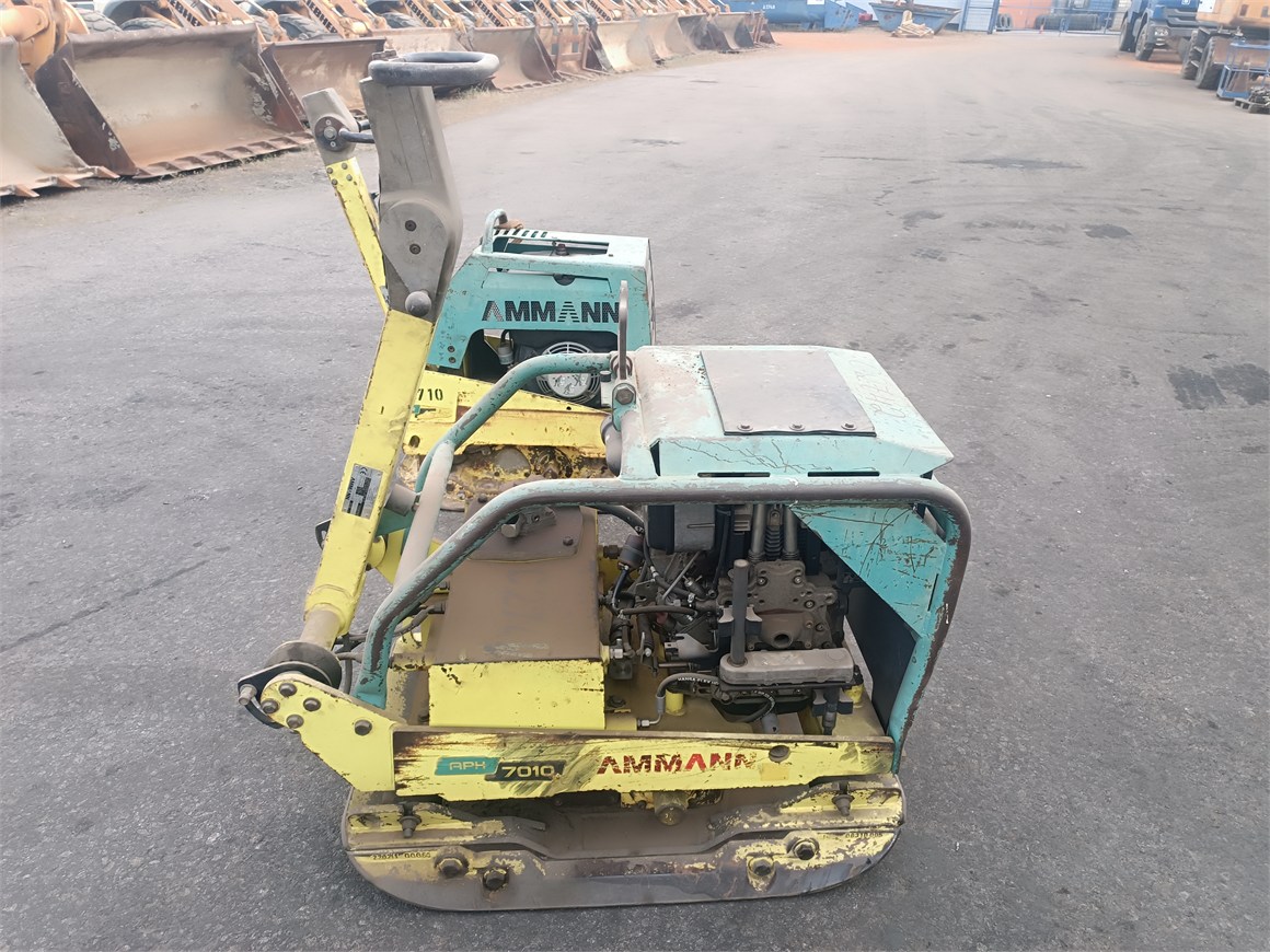 C-2742 EM Vibrating Plate Compactor 620kg AVH7010