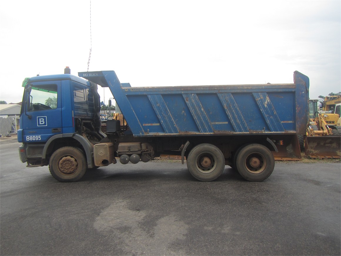 B-8095 Truck Rear Tipper 14m³ 3331 6x4