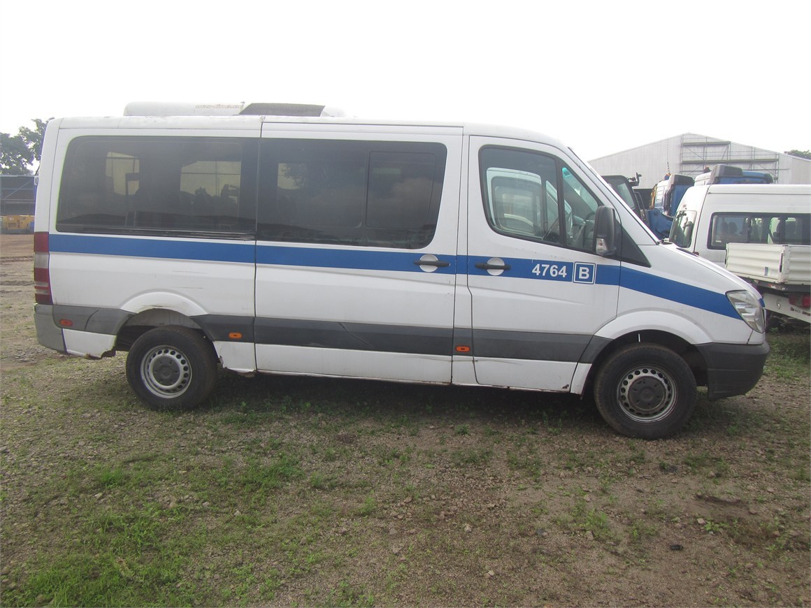 U-4764 Small Bus Sprinter 311
