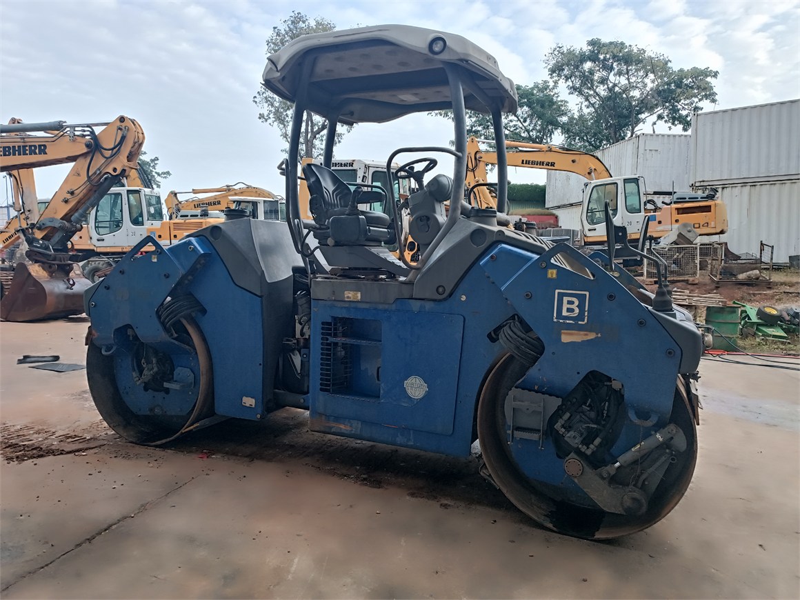C-2657 Asphalt Tandem Vibration Roller 9,8to. HD90VV-S