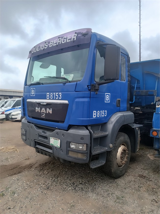 B-8153 Truck Tractor Semi-Trailer 33.480 6x4