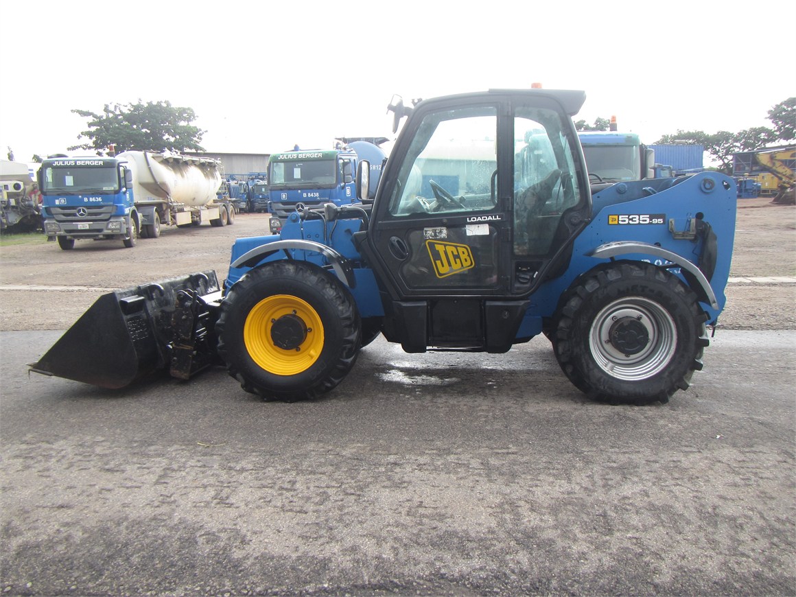 B-8230 RT Telescopic Forklift 535-95