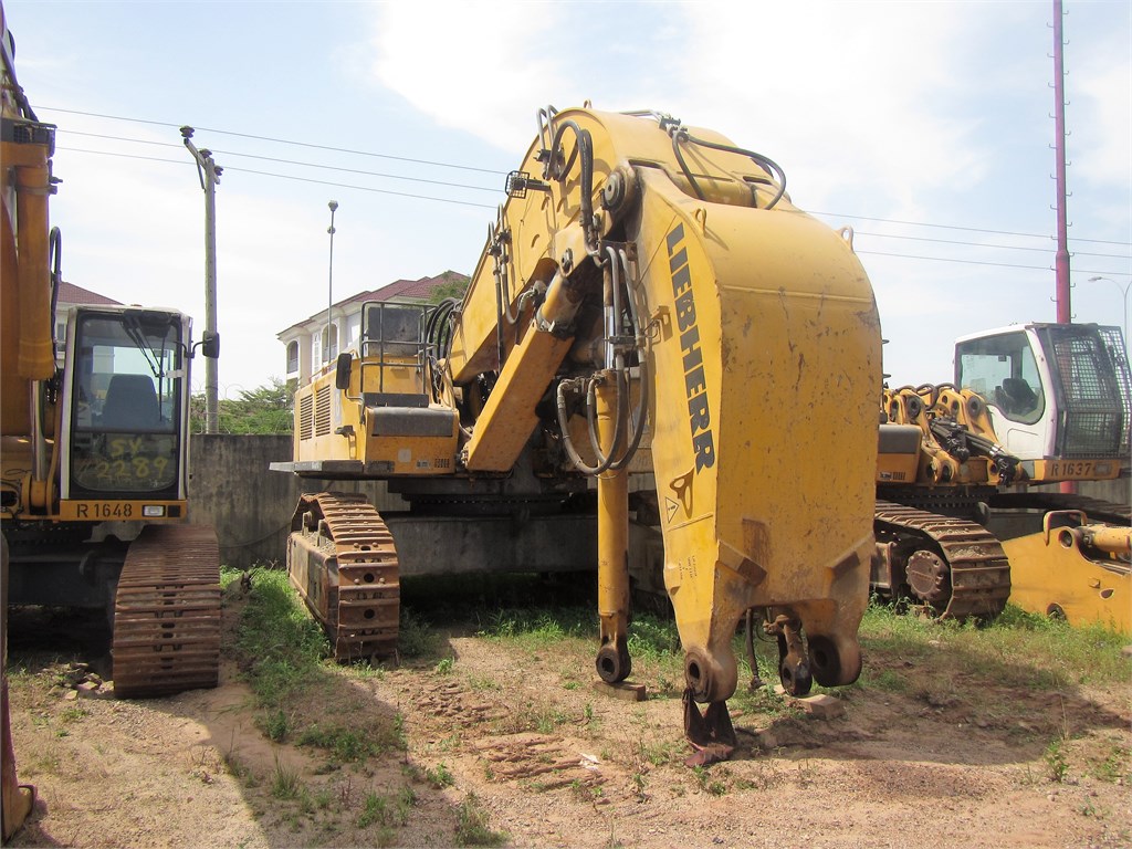 R-1490 Crawler Excavator R974C-FS