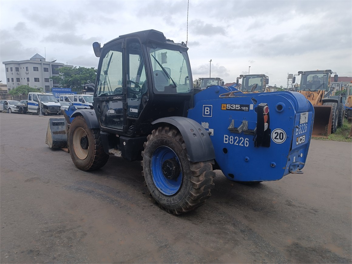 B-8226 RT Telescopic Forklift 535-125