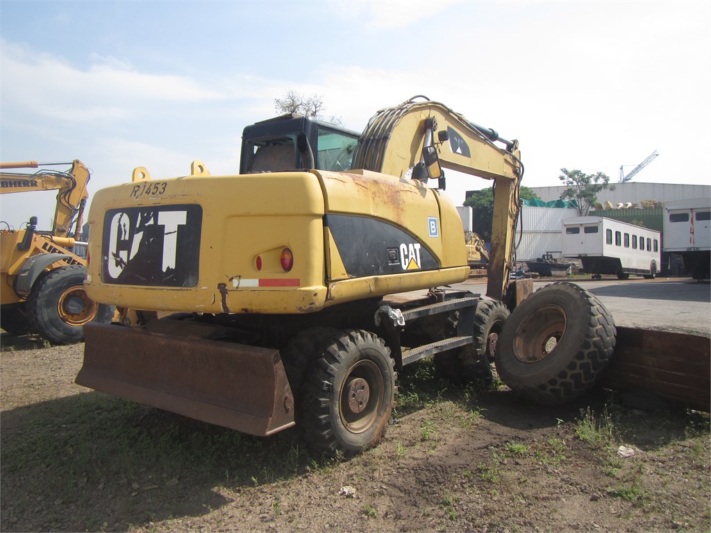 R-1453 Mobile Excavator M318D