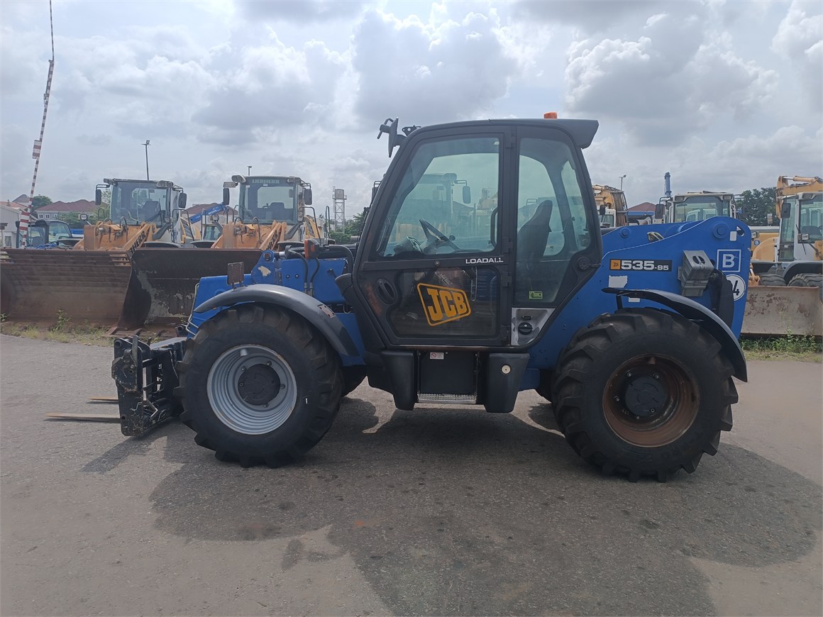 B-7846 RT Telescopic Forklift 535-95