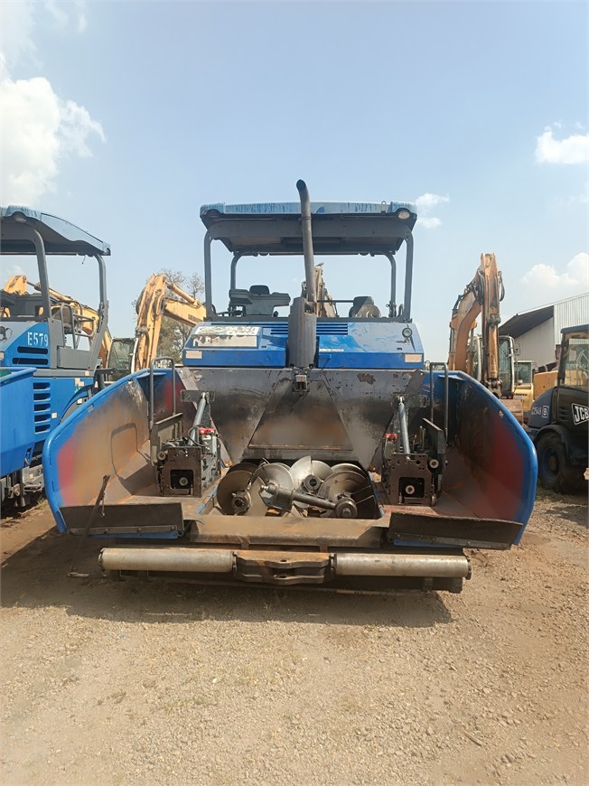 E-581 Crawler Asphalt Paver 2100-2TV