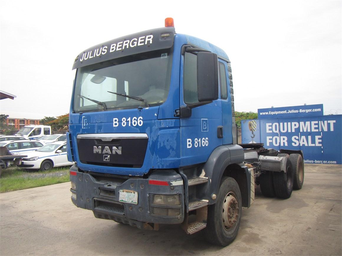 B-8166 Truck Tractor Semi-Trailer 33.480 6x4