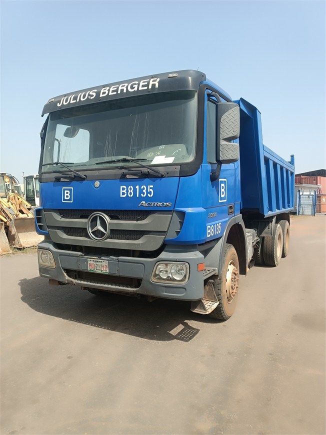 B-8135 Truck Rear Tipper 14m³ 3331 6x4