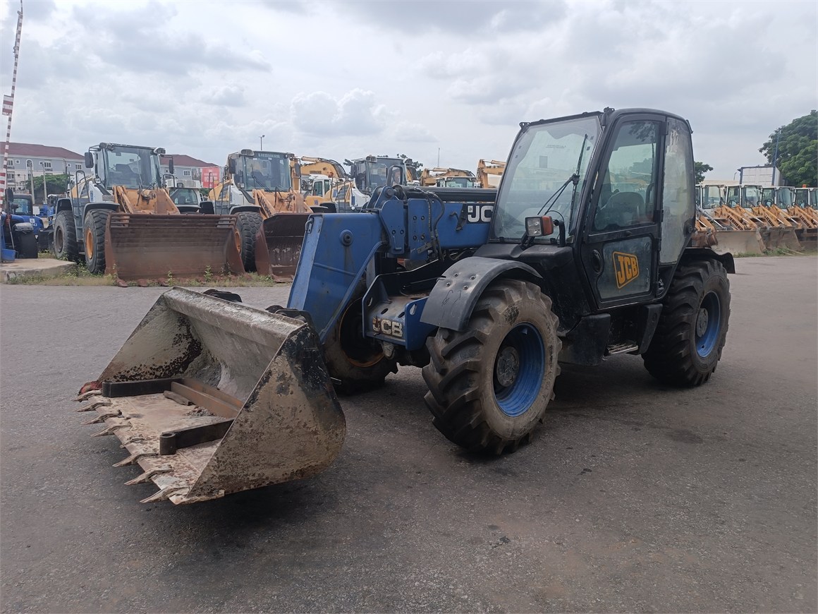 B-7847 RT Telescopic Forklift 535-95