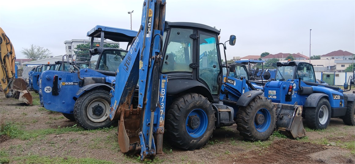 B-7370 EM Backhoe Loader 4CX 1.1m³
