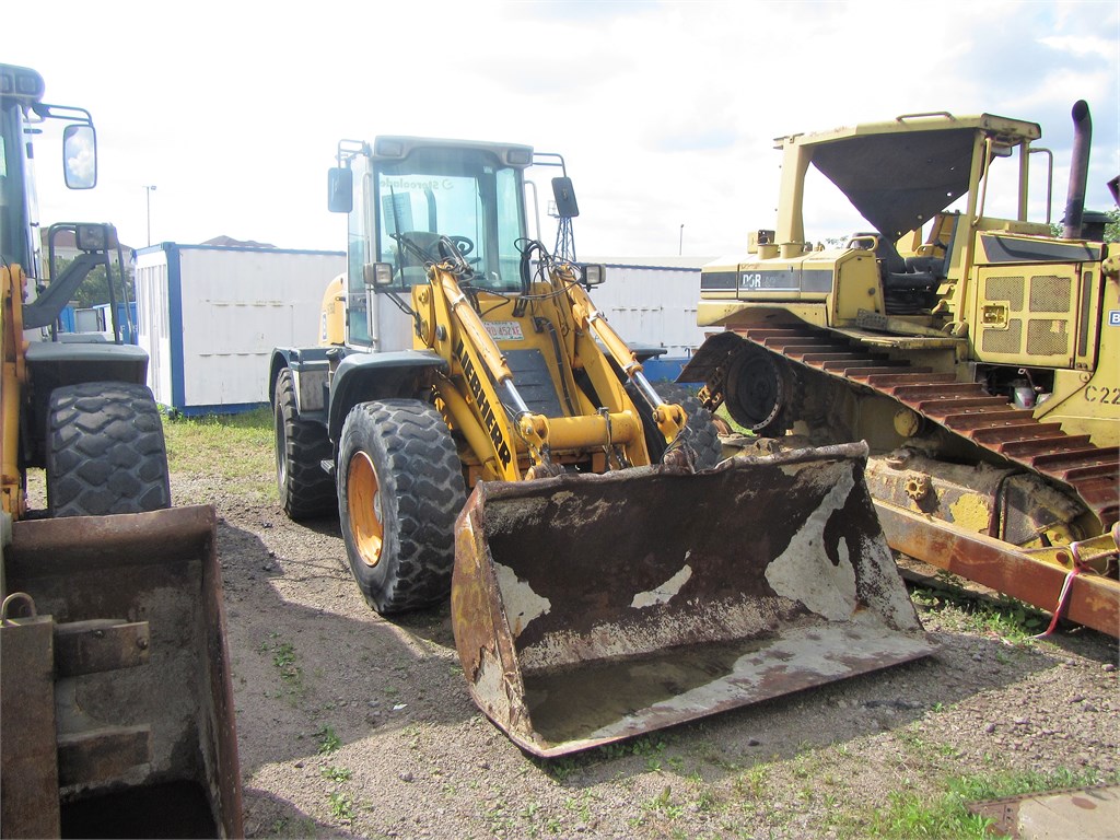 B-7840 EM Tool Carrier L514 1.4m³ & Fork B-7840 EM Tool Carrier L514 1.4m³ & Fork