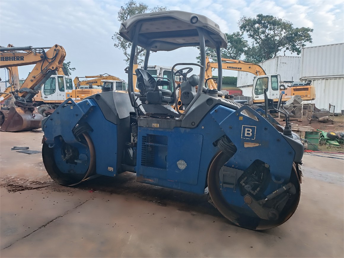 C-2657 Asphalt Tandem Vibration Roller 9,8to. HD90VV-S