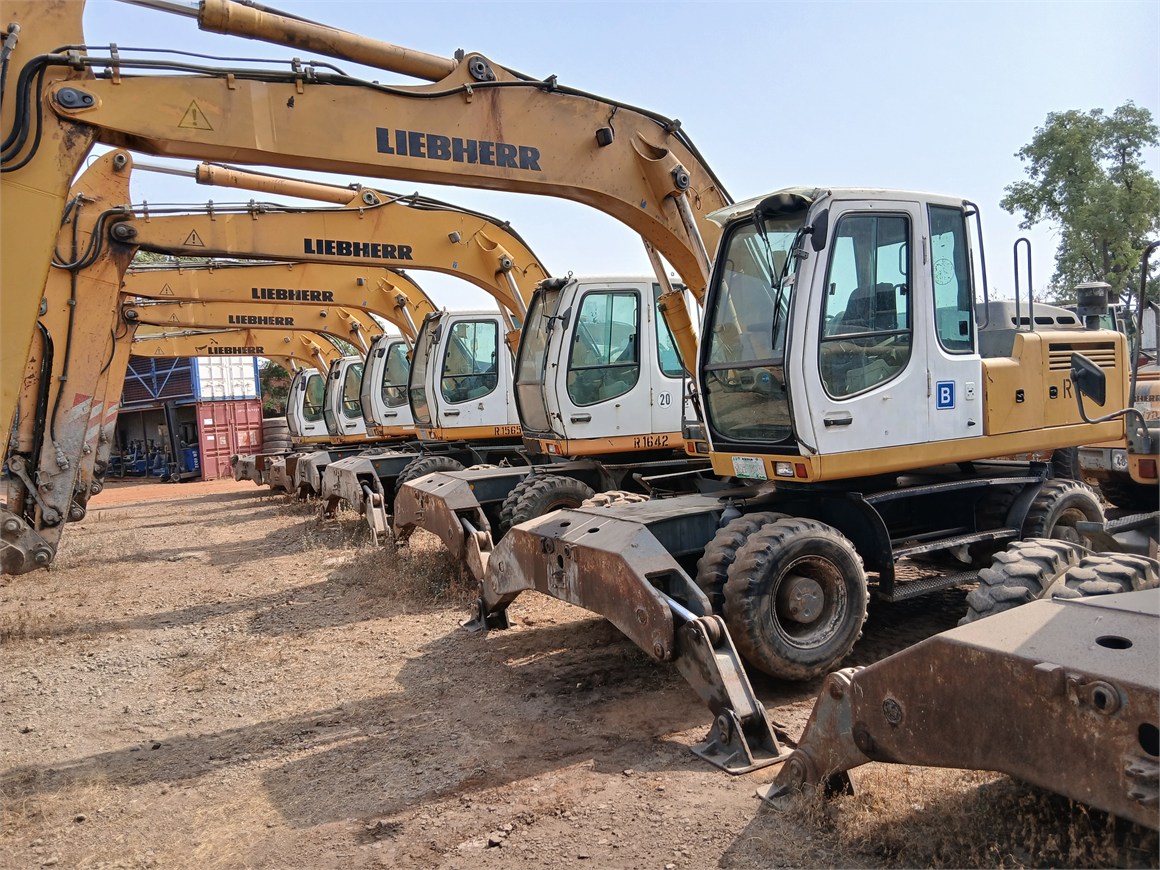 R-1548 EM Wheel Excavator A904C 1.1m³ SWE