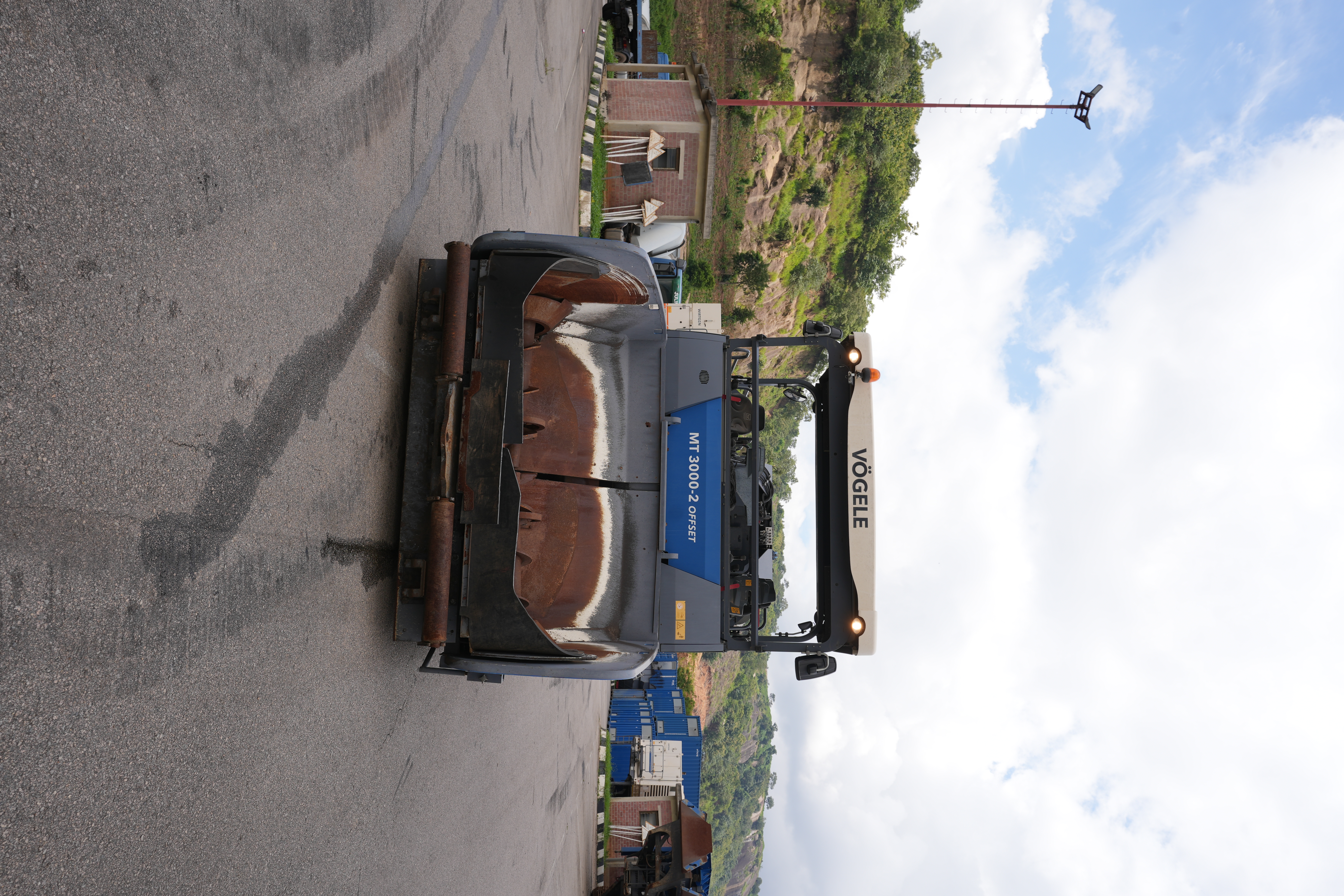 E-649 Crawler Asphalt Feeder MT3000-2
