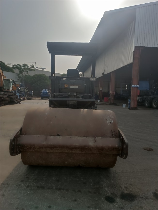 C-2537 EM Push-Type Vibration Roller Smooth 7,5to. VM75D