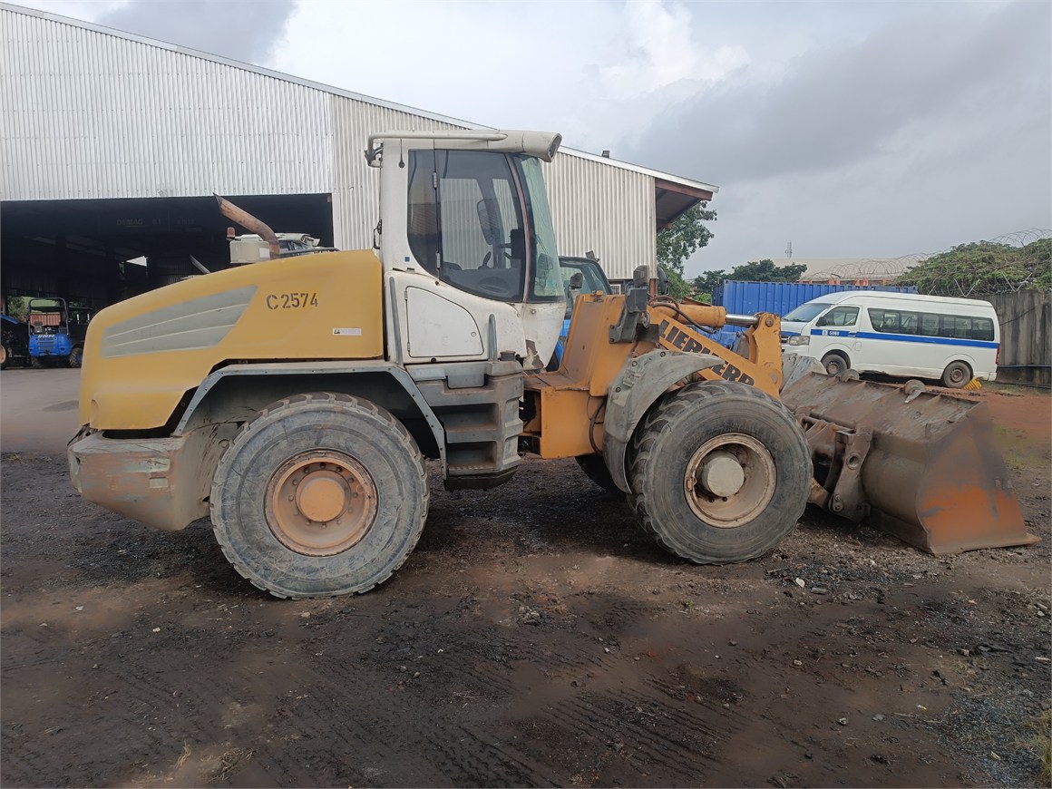 C-2574 EM Wheel Loader L538 2.2m³ & Fork