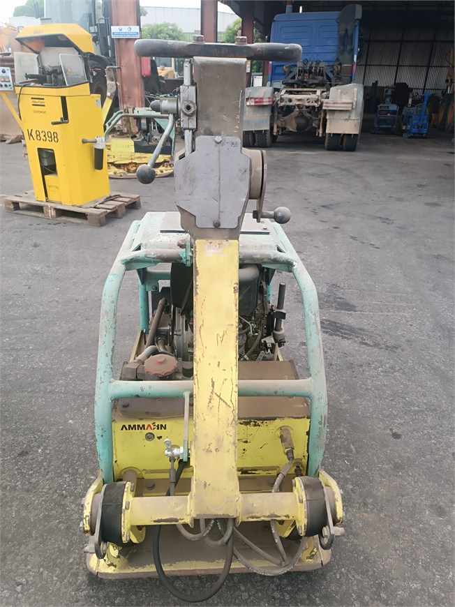 C-2742 EM Vibrating Plate Compactor 620kg AVH7010