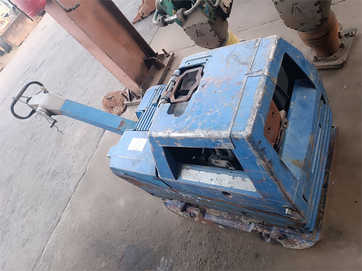 C-2811 EM Vibrating Plate Compactor 680kg APH100-20