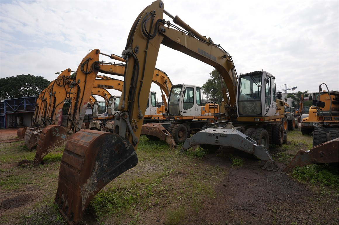 R-1650 EM Wheel Excavator A904C 1.1m³