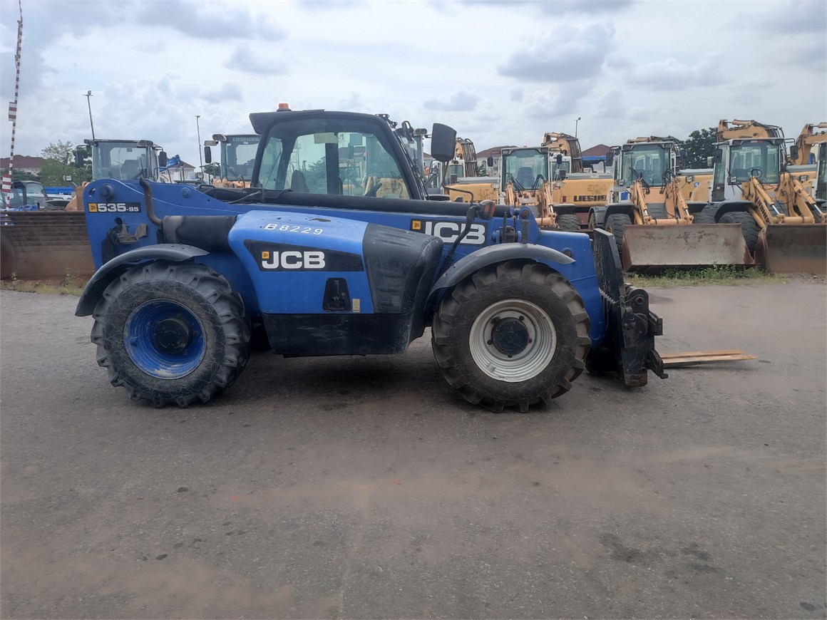 B-8229 RT Telescopic Forklift 535-95