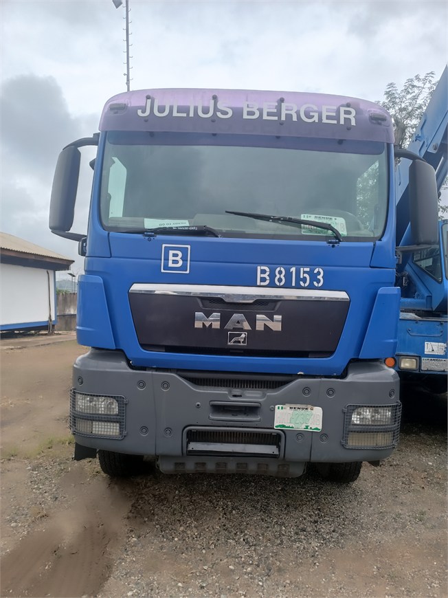 B-8153 Truck Tractor Semi-Trailer 33.480 6x4