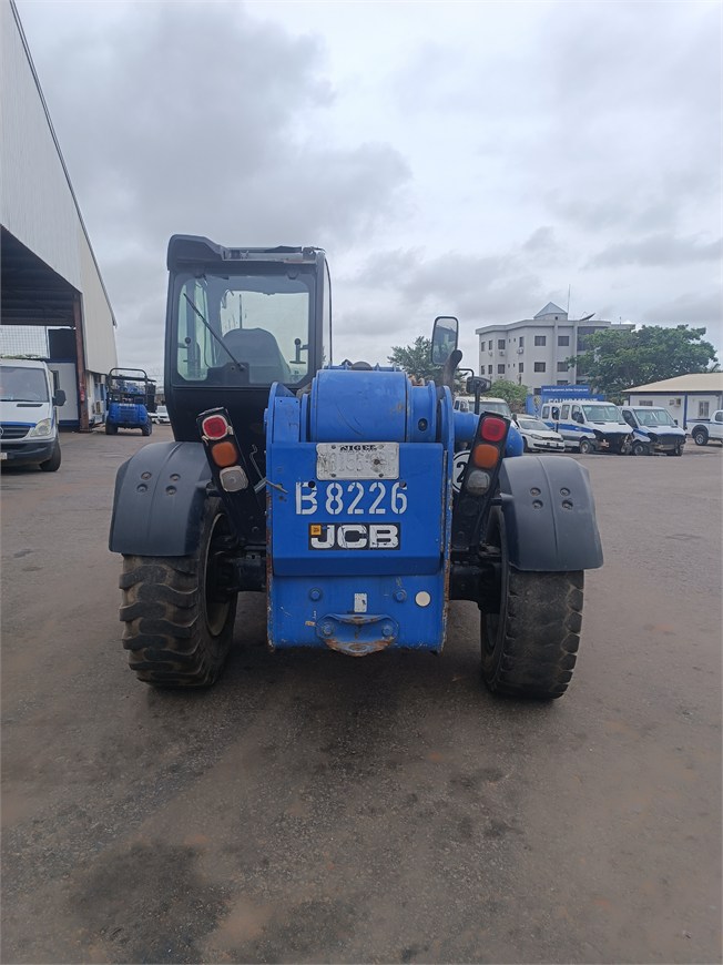 B-8226 RT Telescopic Forklift 535-125