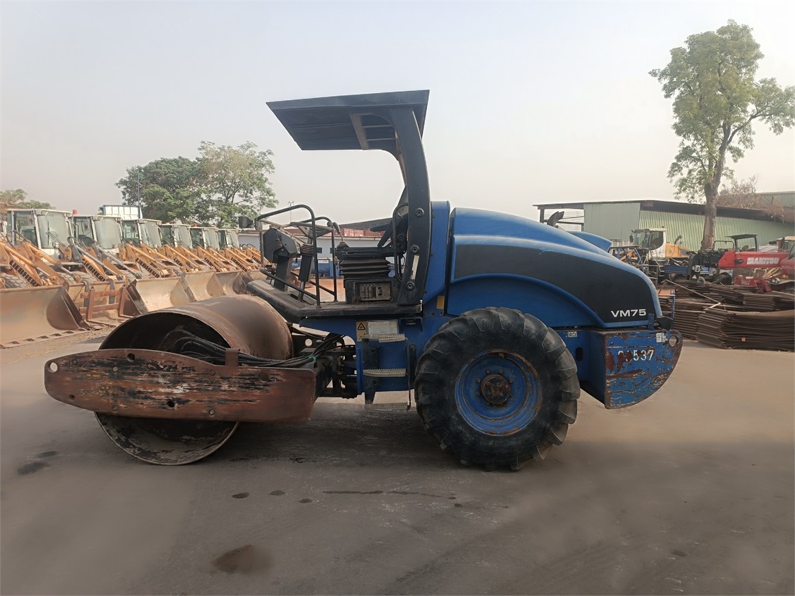 C-2537 EM Push-Type Vibration Roller Smooth 7,5to. VM75D