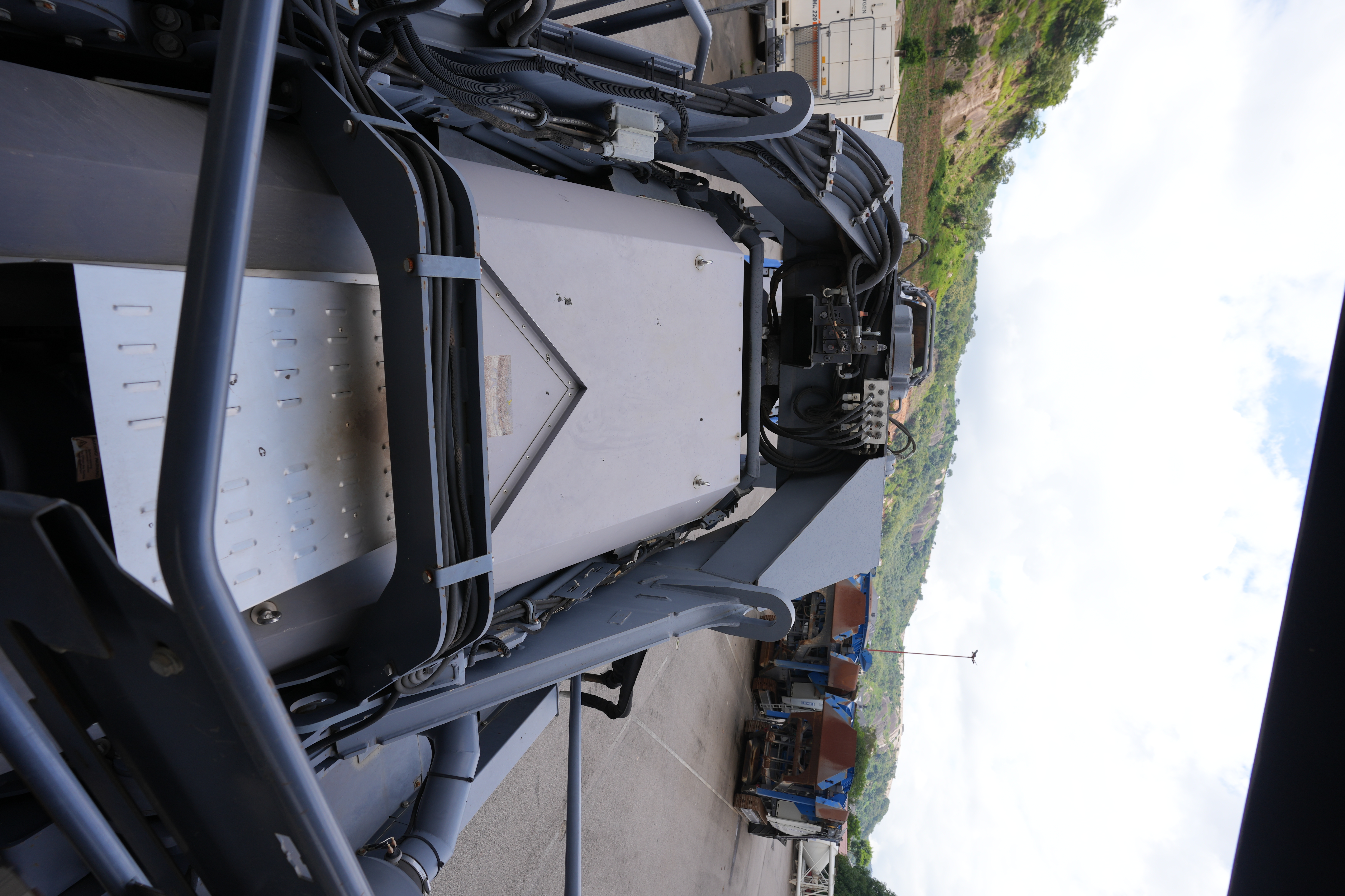 E-649 Crawler Asphalt Feeder MT3000-2