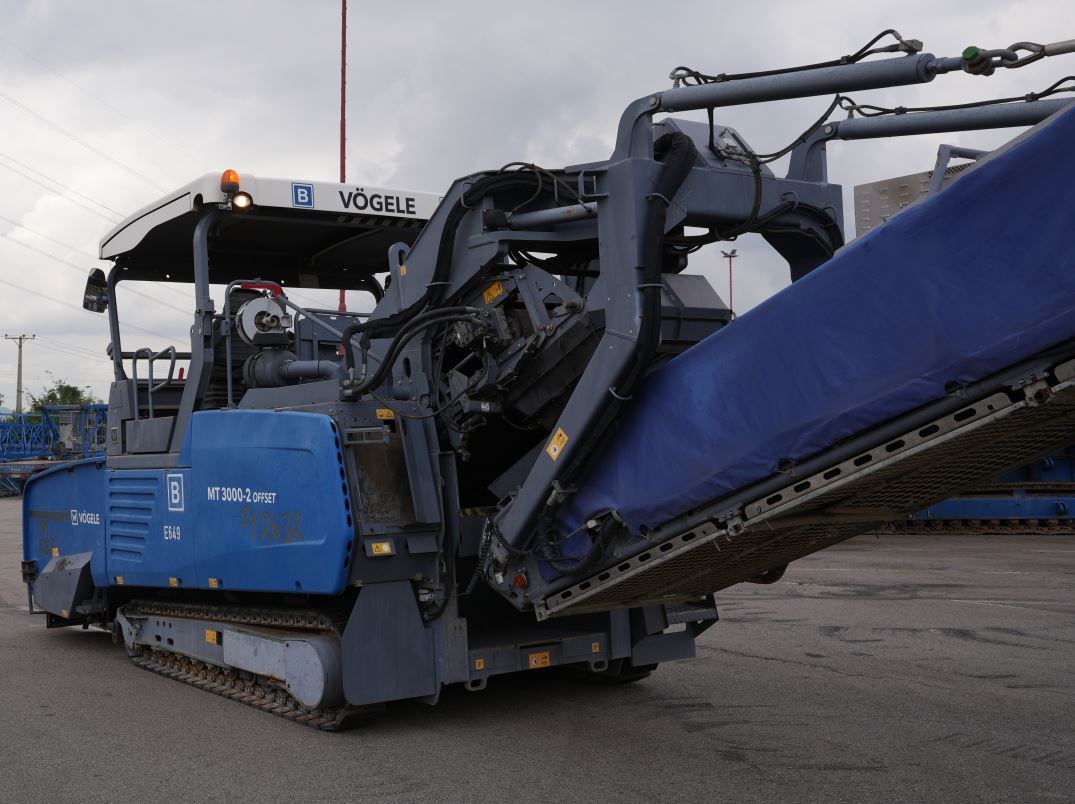 E-649 Crawler Asphalt Feeder MT3000-2