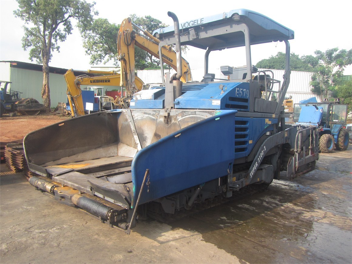 E-579 Crawler Asphalt Paver 2100-2TV