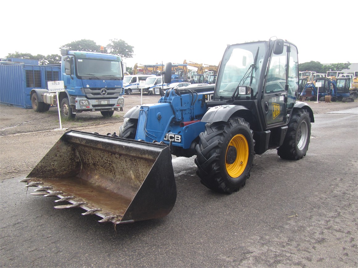 B-8230 RT Telescopic Forklift 535-95