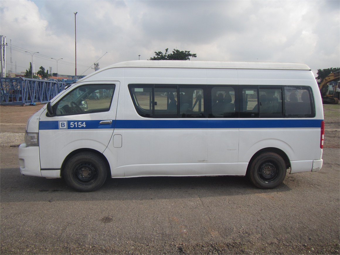 U-5154 Small Bus Hiace 