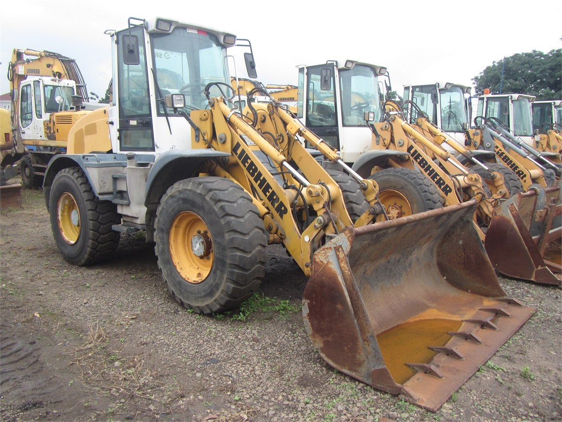 B-7840 EM Tool Carrier L514 1.4m³ & Fork