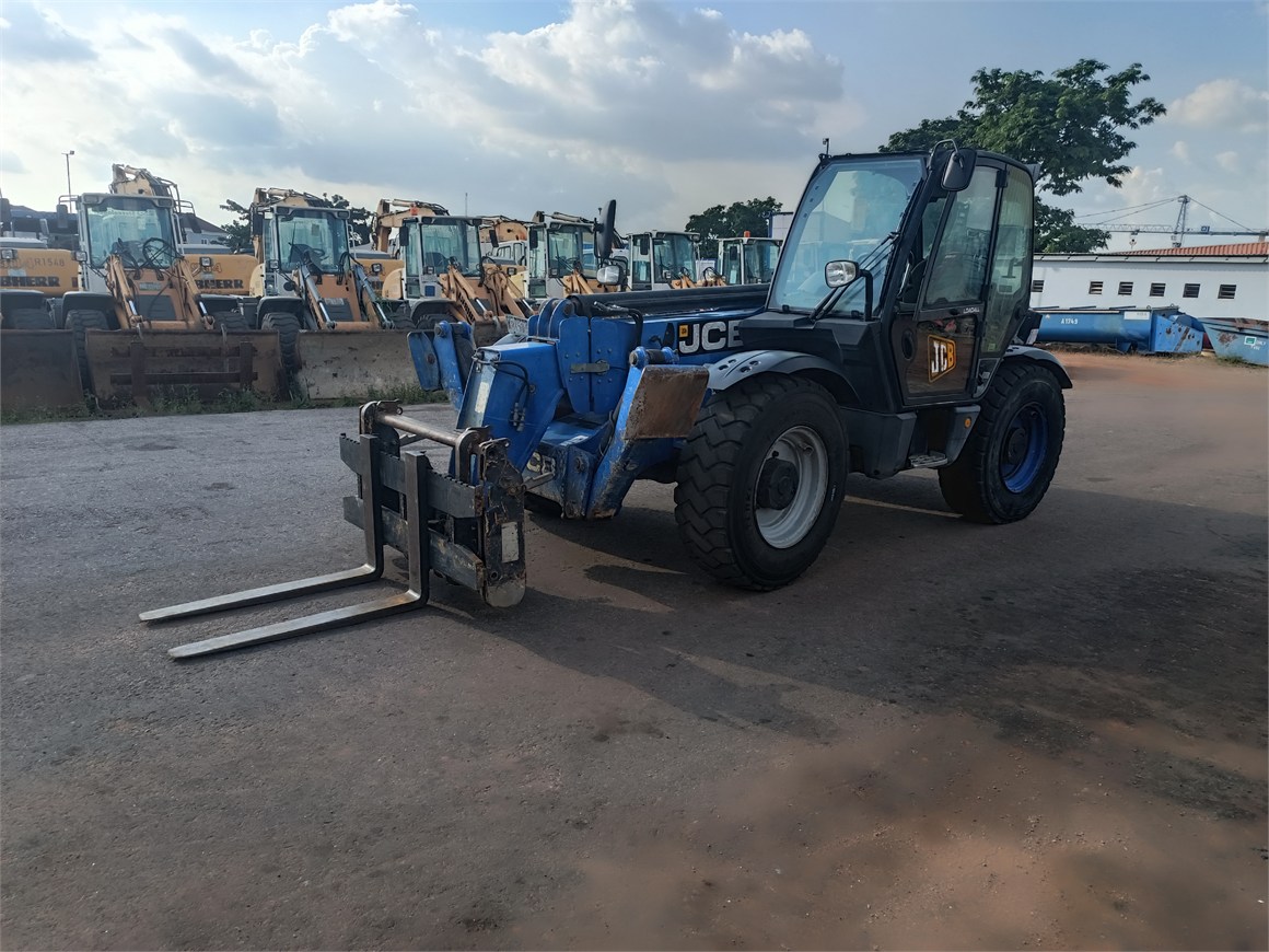 B-8228 RT Telescopic Forklift 535-125