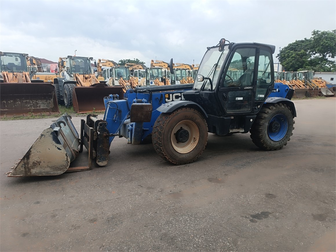 B-8226 RT Telescopic Forklift 535-125