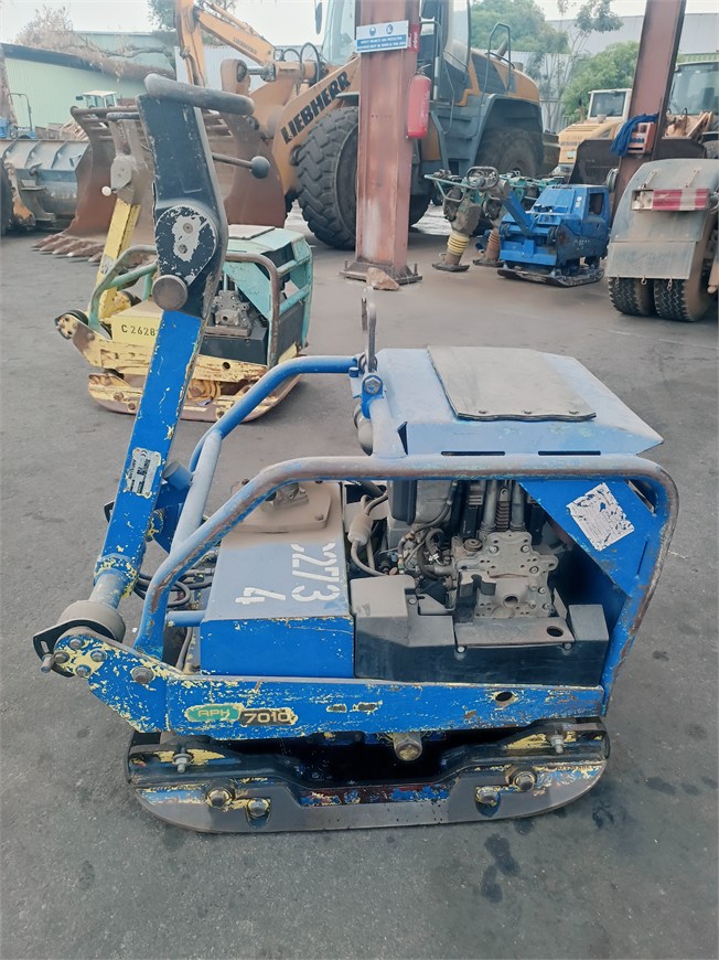 C-2734 EM Vibrating Plate Compactor 620kg AVH7010