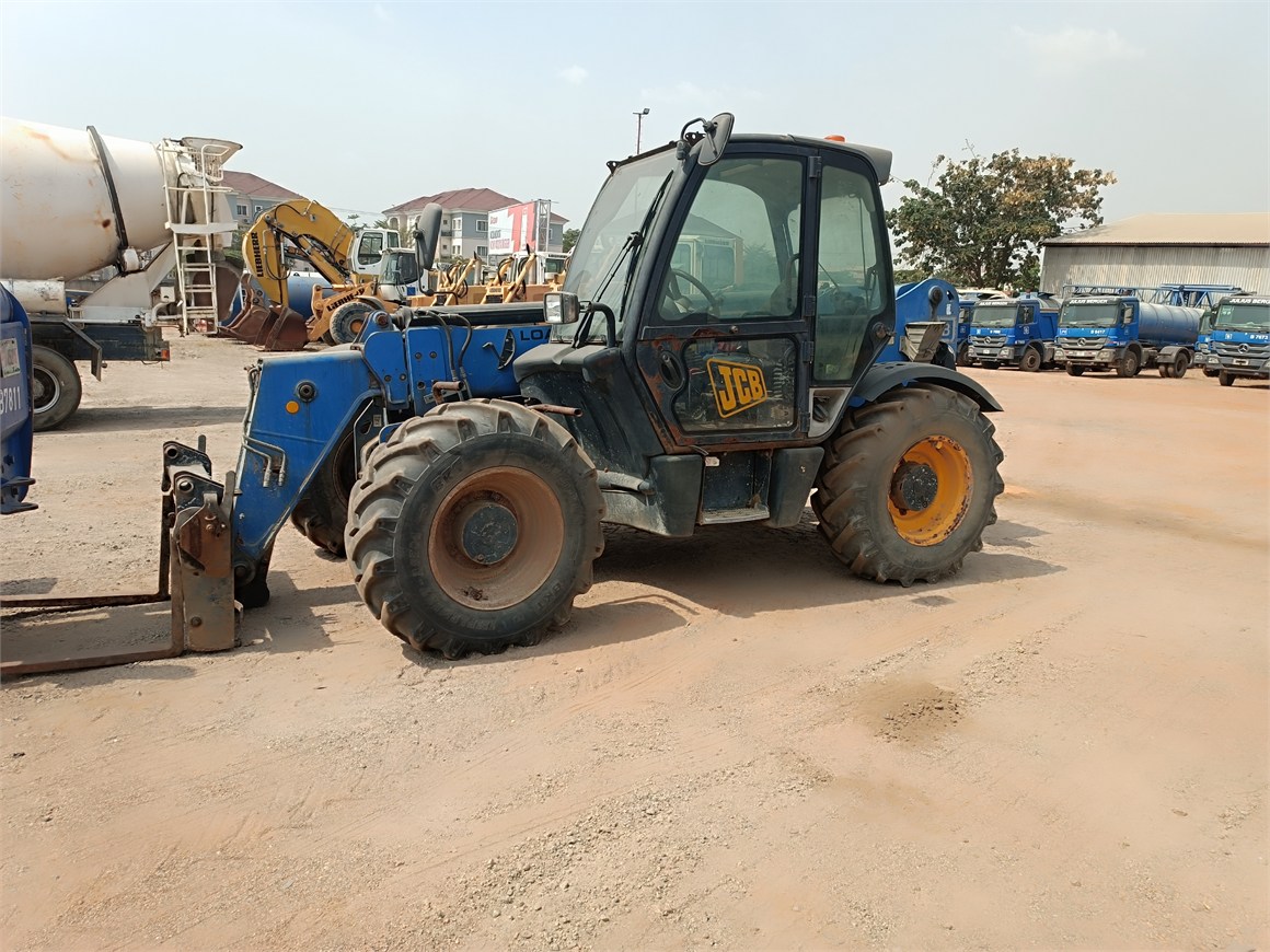 B-7858 RT Telescopic Forklift 535-95
